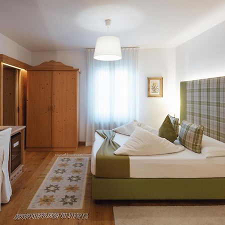 Hotel Garni Laurino Cavalese Exterior photo
