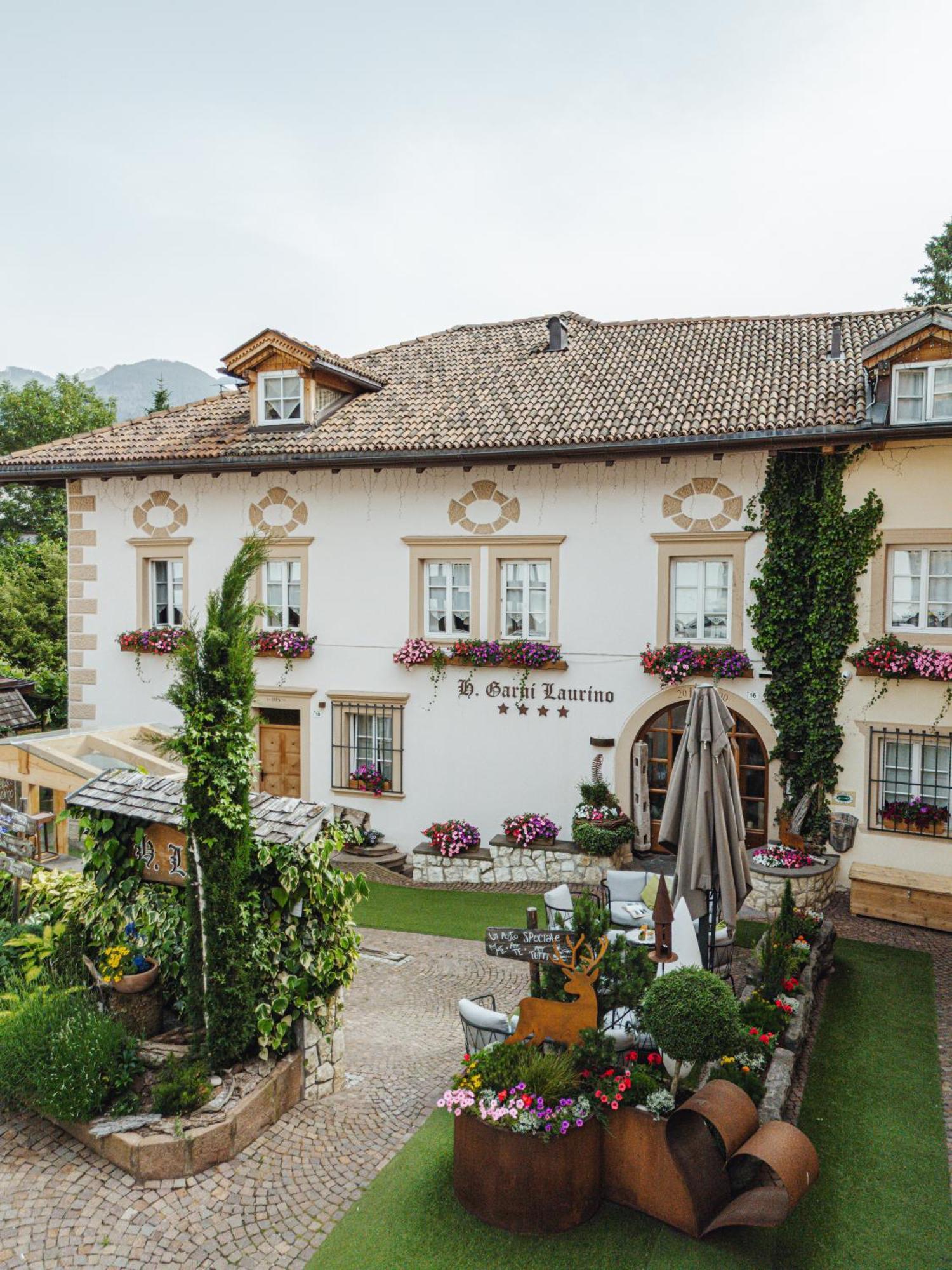 Hotel Garni Laurino Cavalese Exterior photo